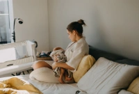 Trẻ bị sặc sữa lên mũi: Nguyên nhân & cách xử trí mẹ nên biết
